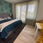 Hollik Apartmanhaz Апарт-отель Балатонфюред