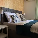 Hollik Apartmanhaz Апарт-отель Балатонфюред