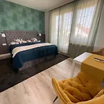 Hollik Apartmanhaz באלאטונפורד