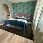 Hollik Apartmanhaz 4* Балатонфюред