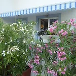 Hollik Apartmanhaz באלאטונפורד