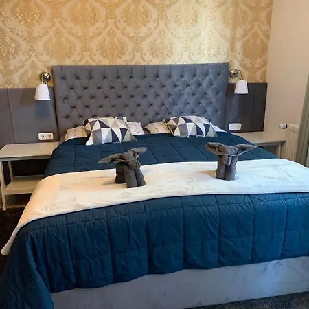 Ξενοδοχείο με διαμερίσματα Hollik Apartmanhaz