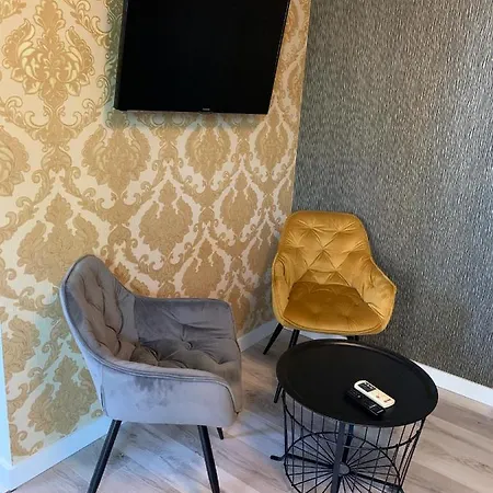 Hollik Apartmanhaz 4*