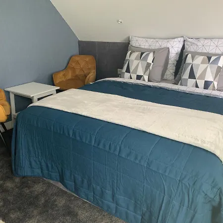 Hollik Apartmanhaz מלון דירות באלאטונפורד