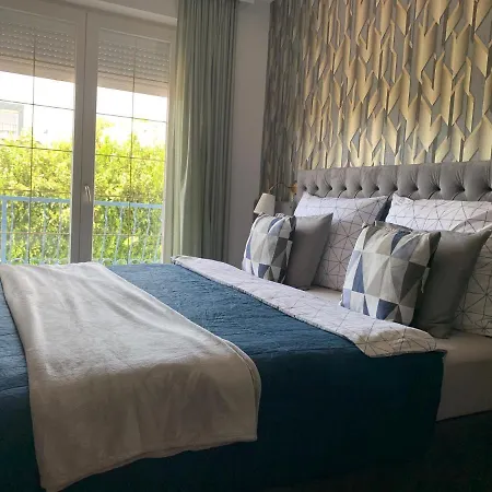 Hollik Apartmanhaz Ξενοδοχείο με διαμερίσματα 4*