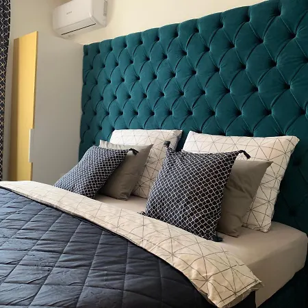 Hollik Apartmanhaz 4* بالاتونفوريد