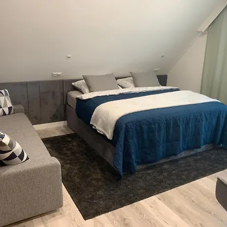 Hollik Apartmanhaz バラトンフレド