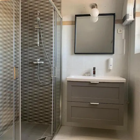 Hollik Apartmanhaz 3*