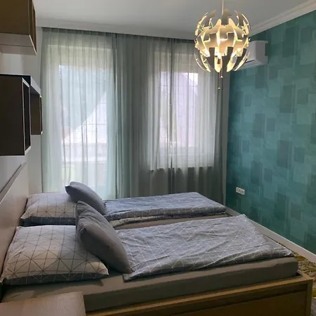 Hollik Apartmanhaz