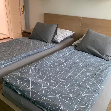 Hollik Apartmanhaz מלון דירות 4*