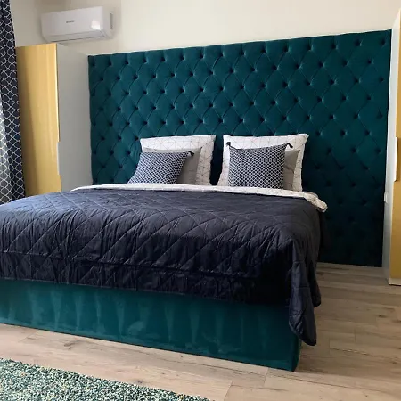 Hollik Apartmanhaz