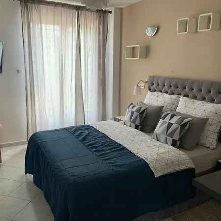 Hollik Apartmanhaz 4* バラトンフレド