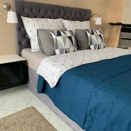 Ξενοδοχείο με διαμερίσματα Hollik Apartmanhaz 4*