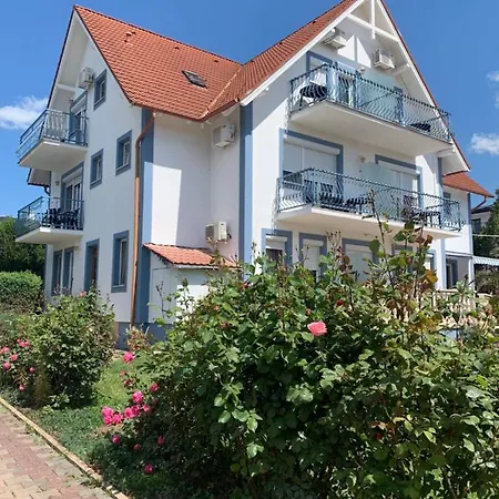 Hollik Apartmanhaz 3* Balatonfured
