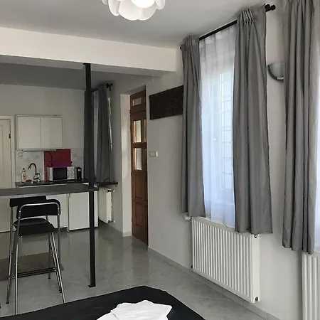アパートホテル Hollik Apartmanhaz 4*
