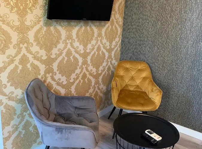 Hollik Apartmanhaz 4*