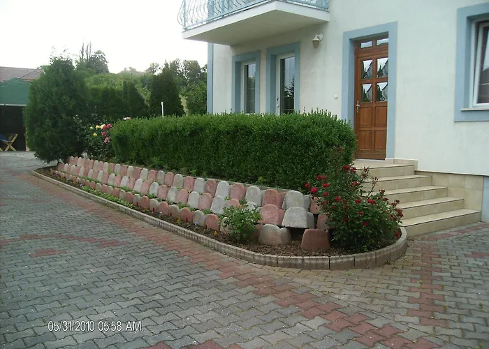 Hollik Apartmanhaz
