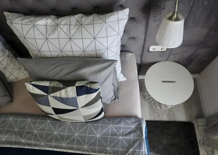 Hollik Apartmanhaz 4*