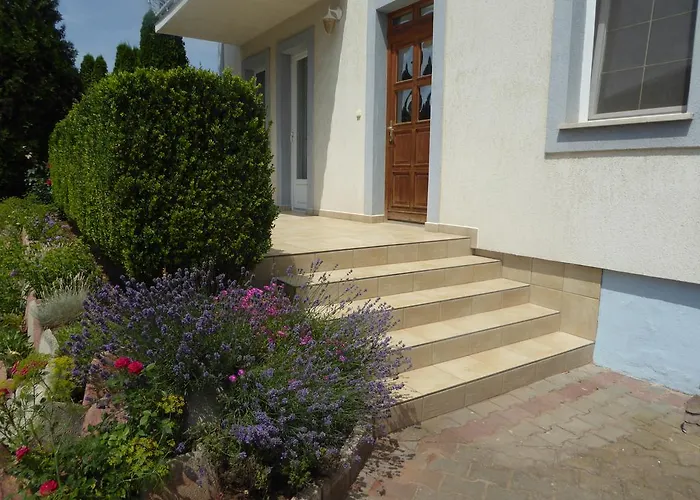 Hollik Apartmanhaz